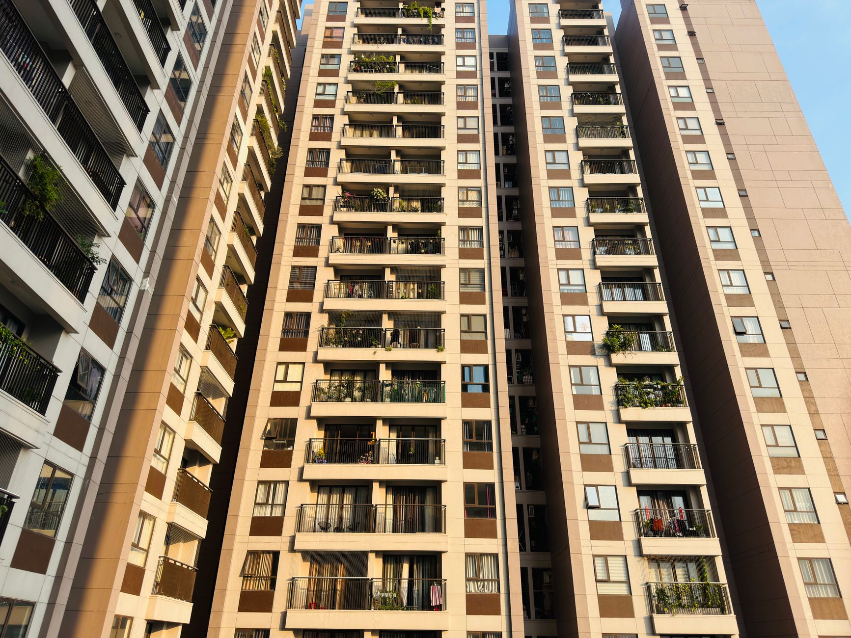 Exterior of a downtown St. Petersburg condominium tower with balconies