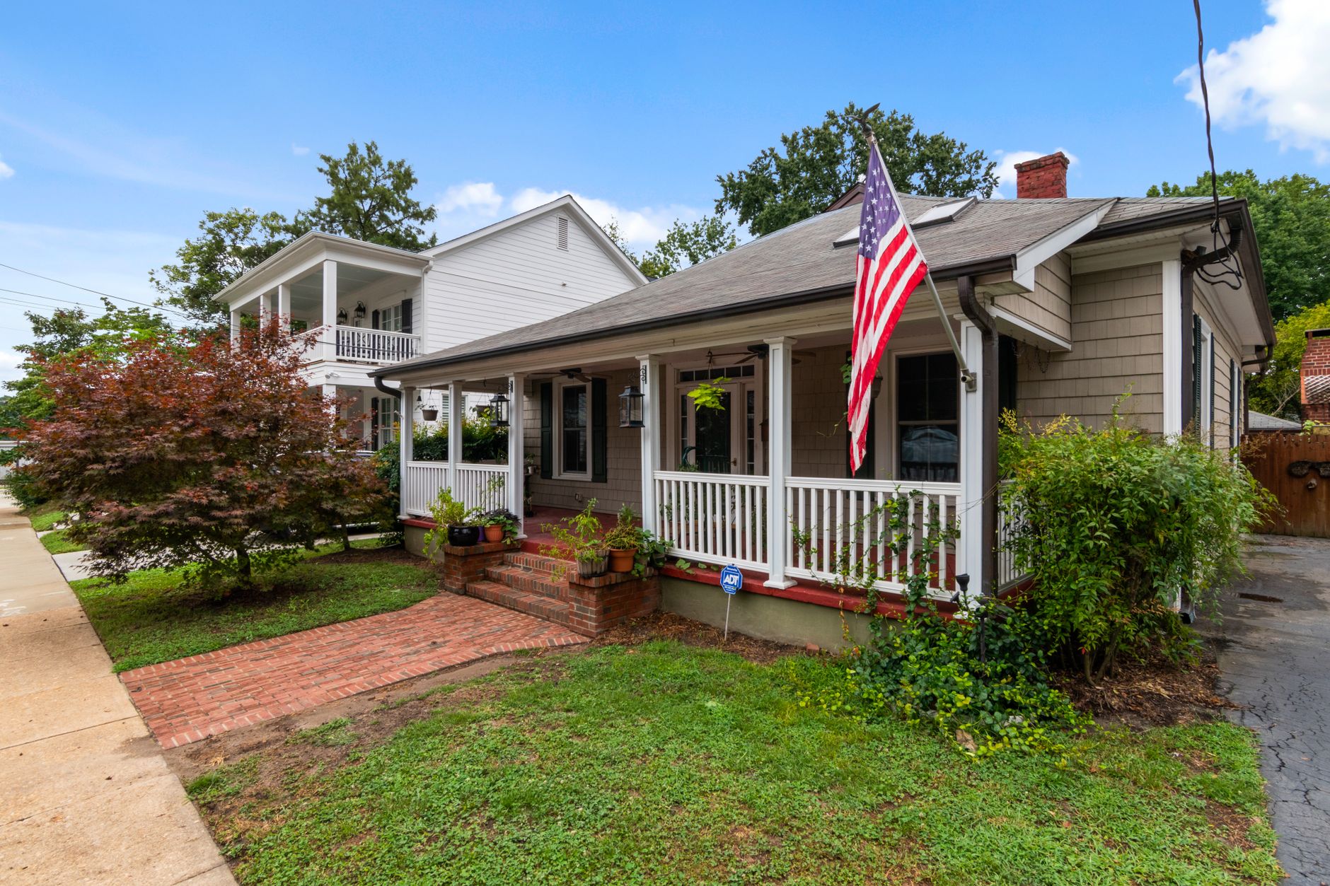 Classic American craftsman bungalow with garden in Historic Kenwood